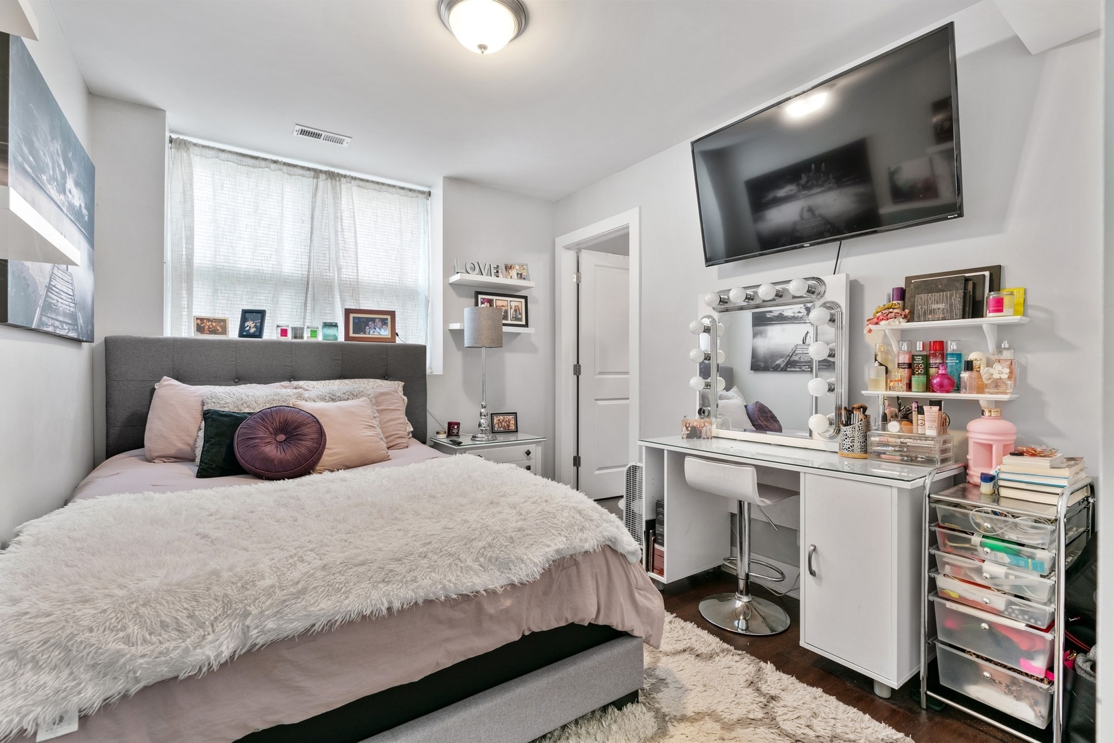 1319 W BARRY Avenue Unit: G