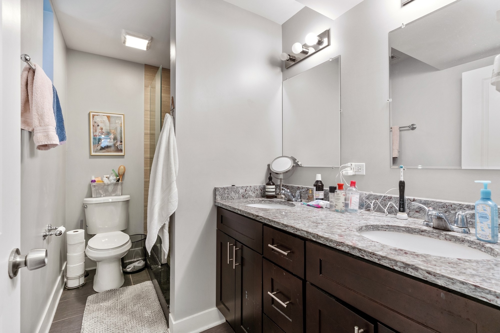 1319 W BARRY Avenue Unit: G