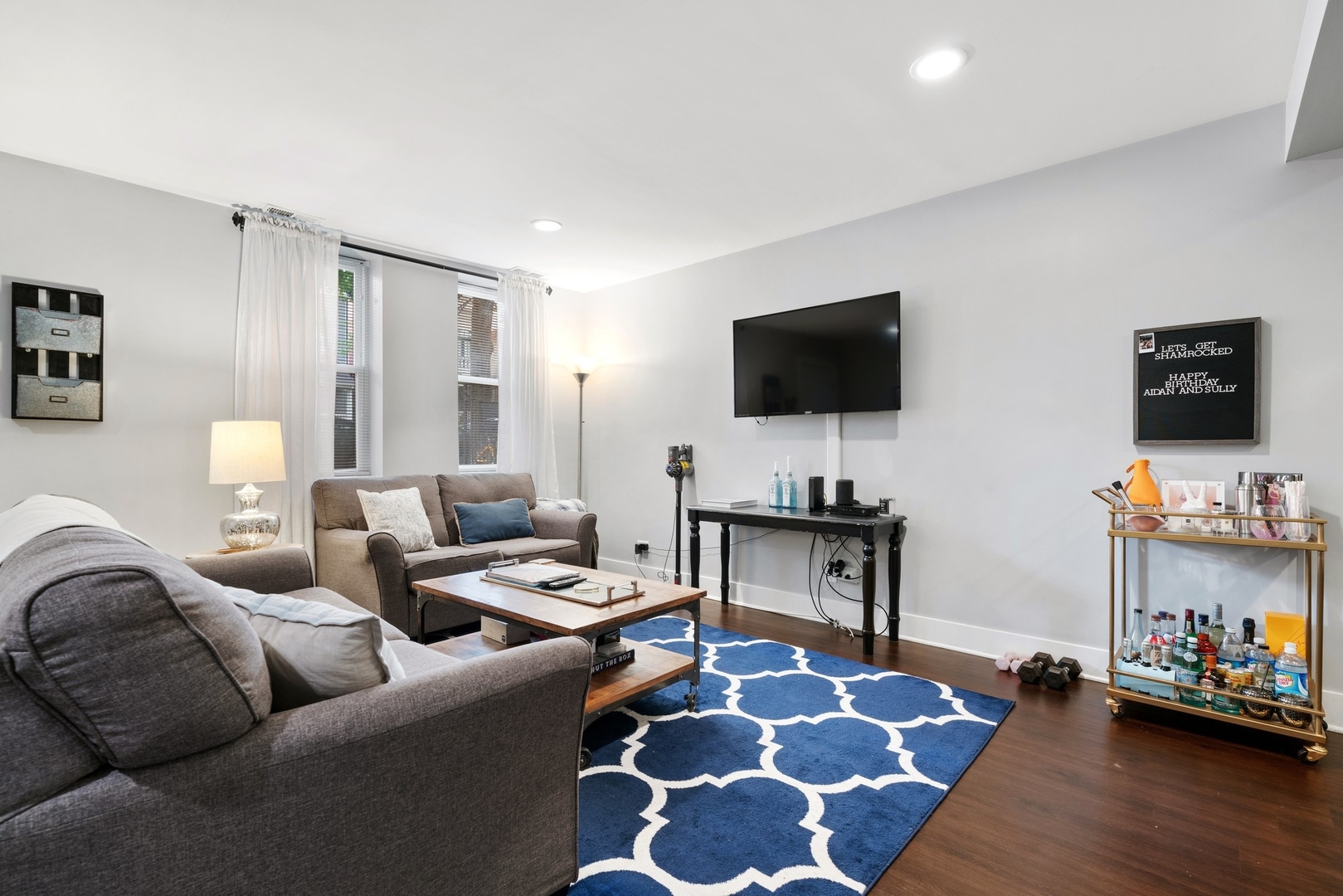 1319 W BARRY Avenue Unit: G