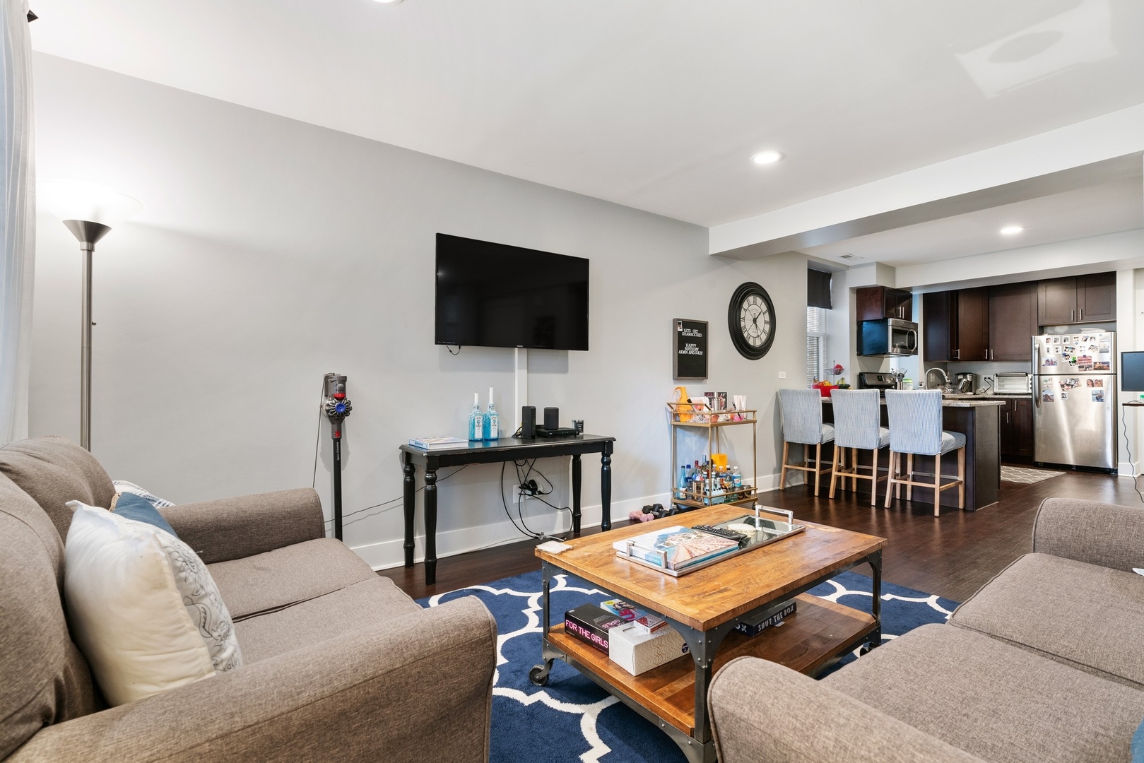 1319 W BARRY Avenue Unit: G