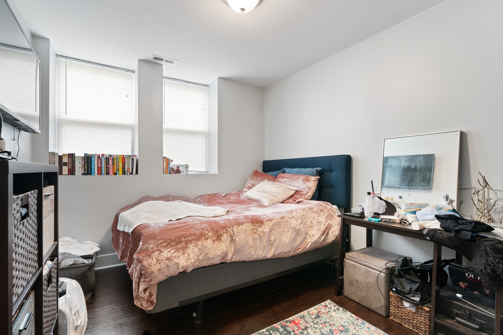 1319 W BARRY Avenue Unit: G