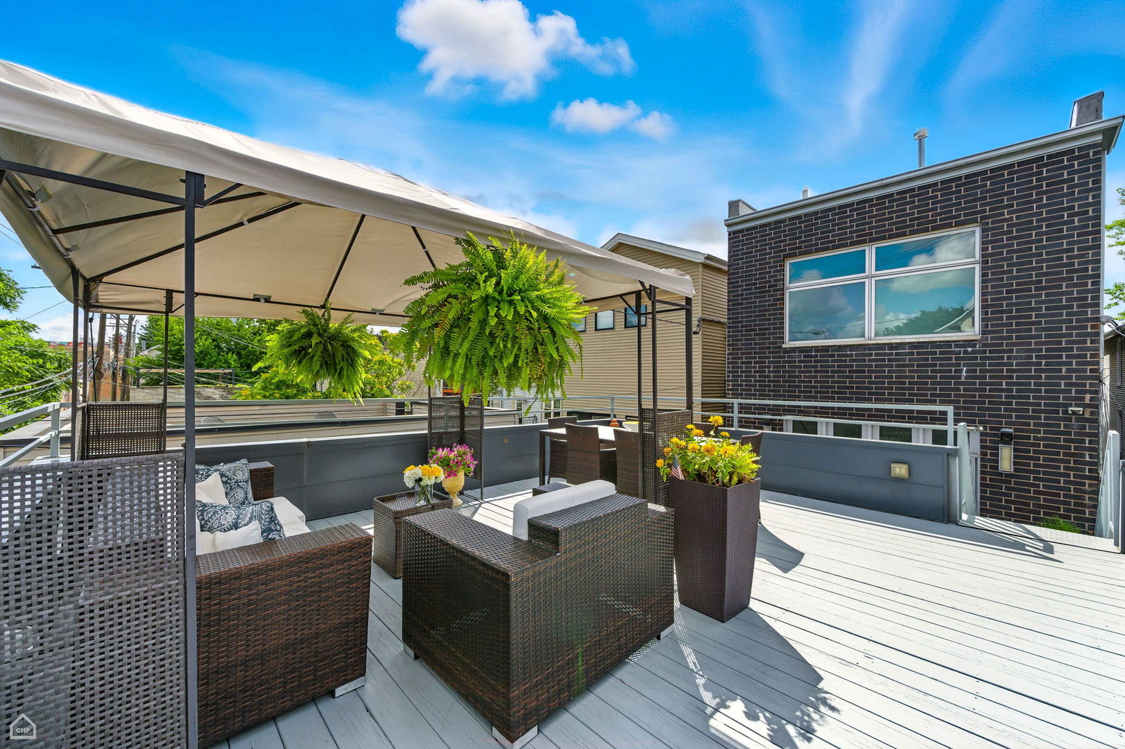 2628 W HOMER Street