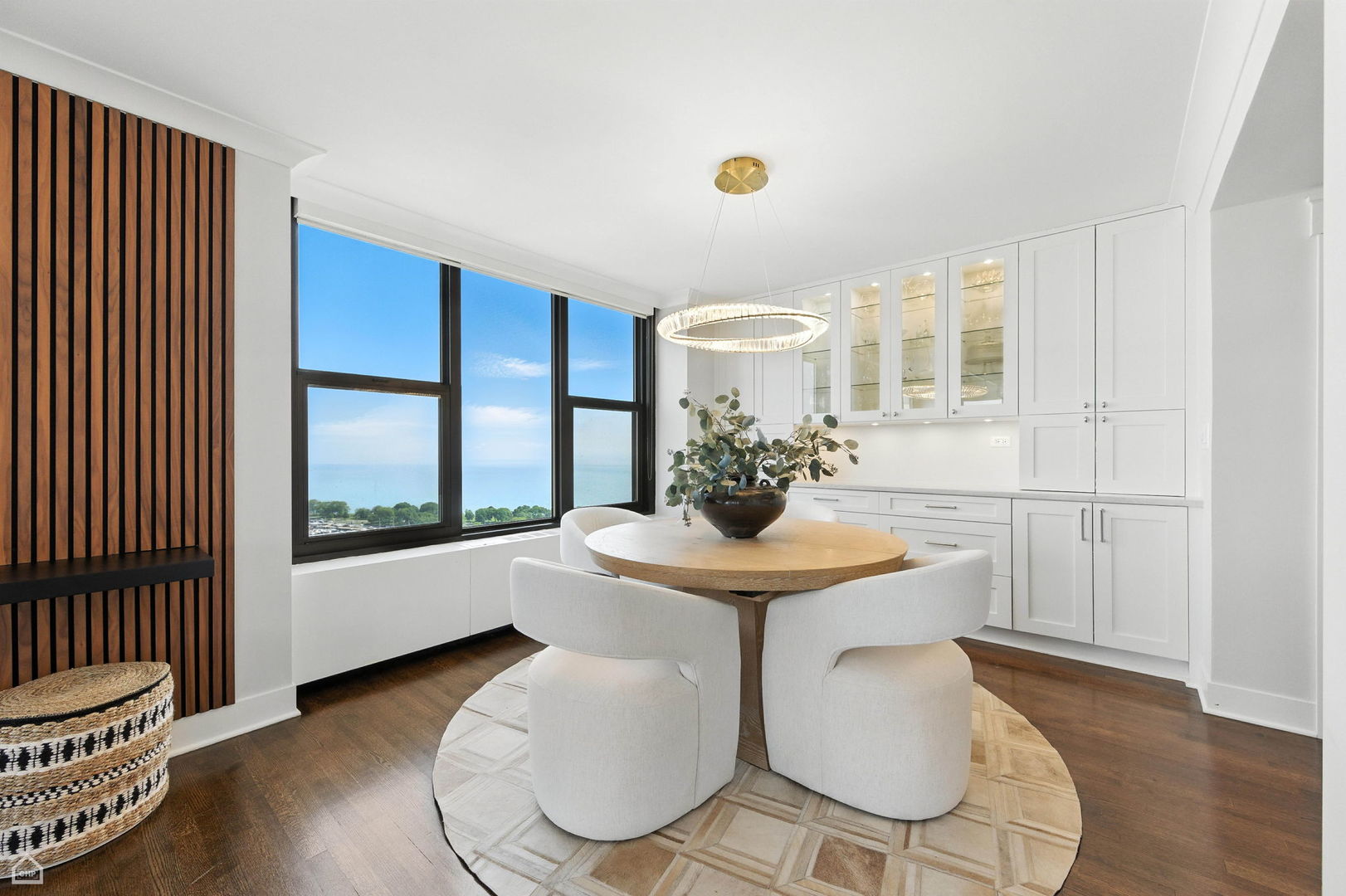3150 N Lake Shore Drive Unit: 29F