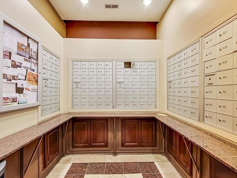 6 S Laflin Street Unit: 607