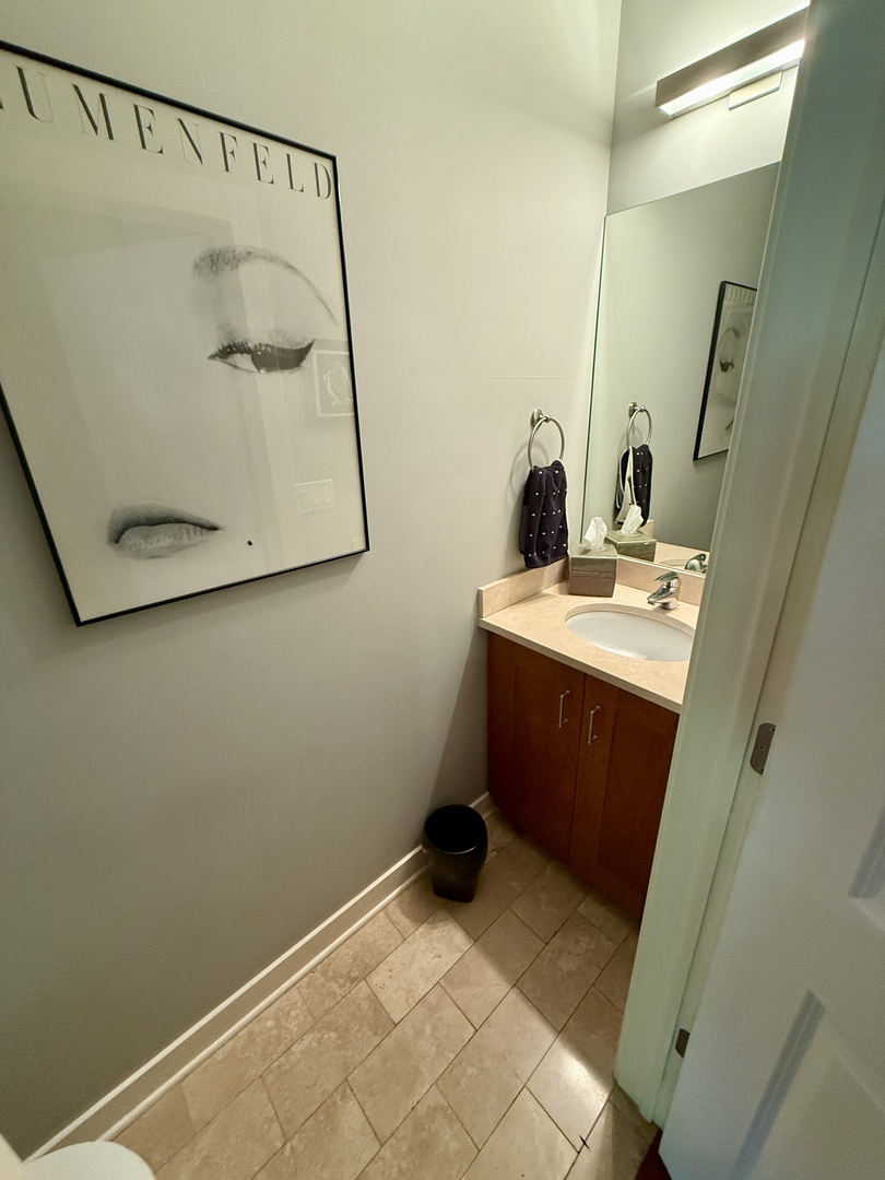 1621 W Le Moyne Street Unit: 1W