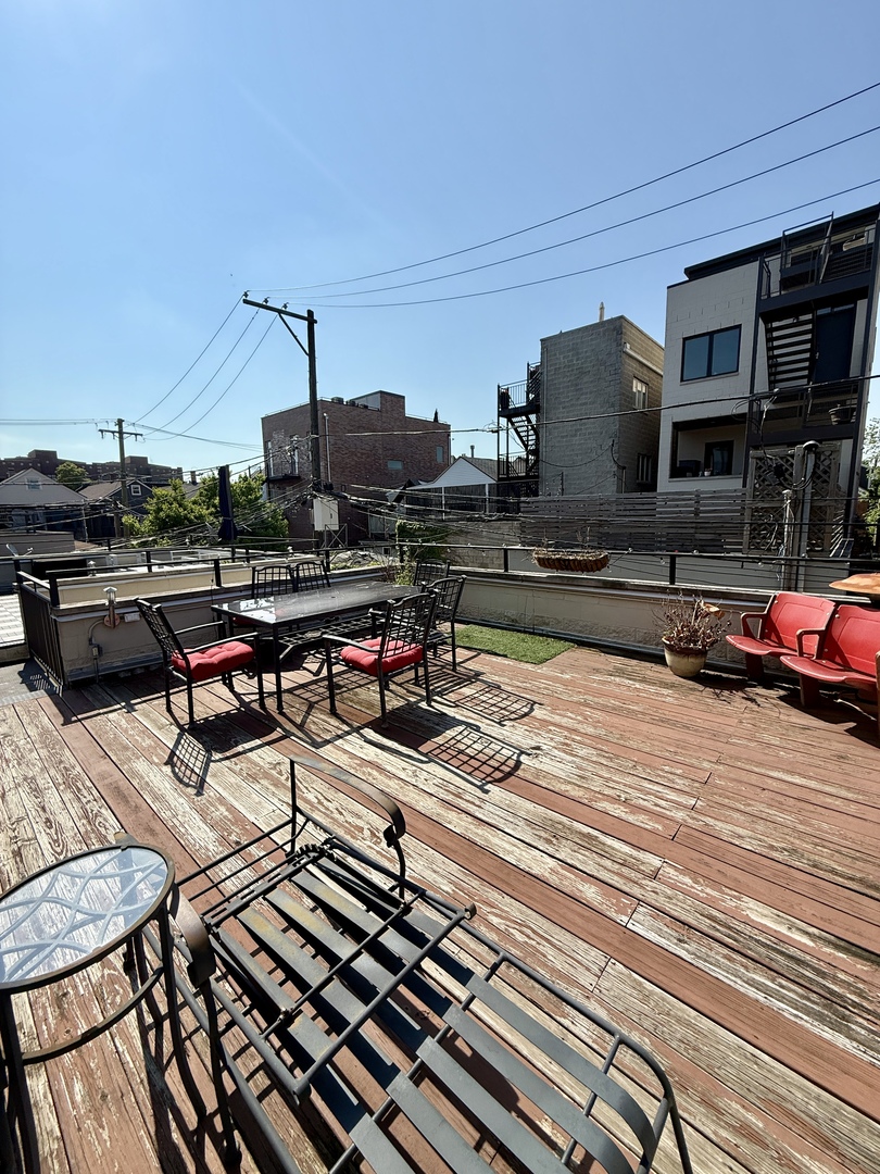 1621 W Le Moyne Street Unit: 1W