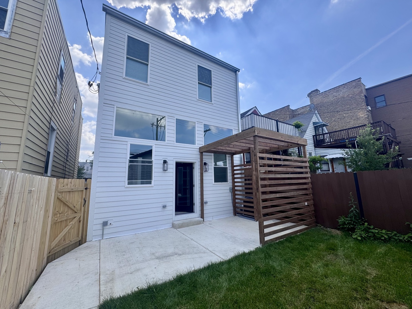 3572 W Medill Avenue