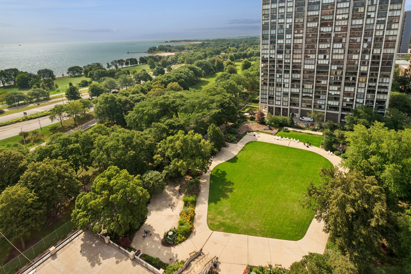 5555 N Sheridan Road Unit: 1506