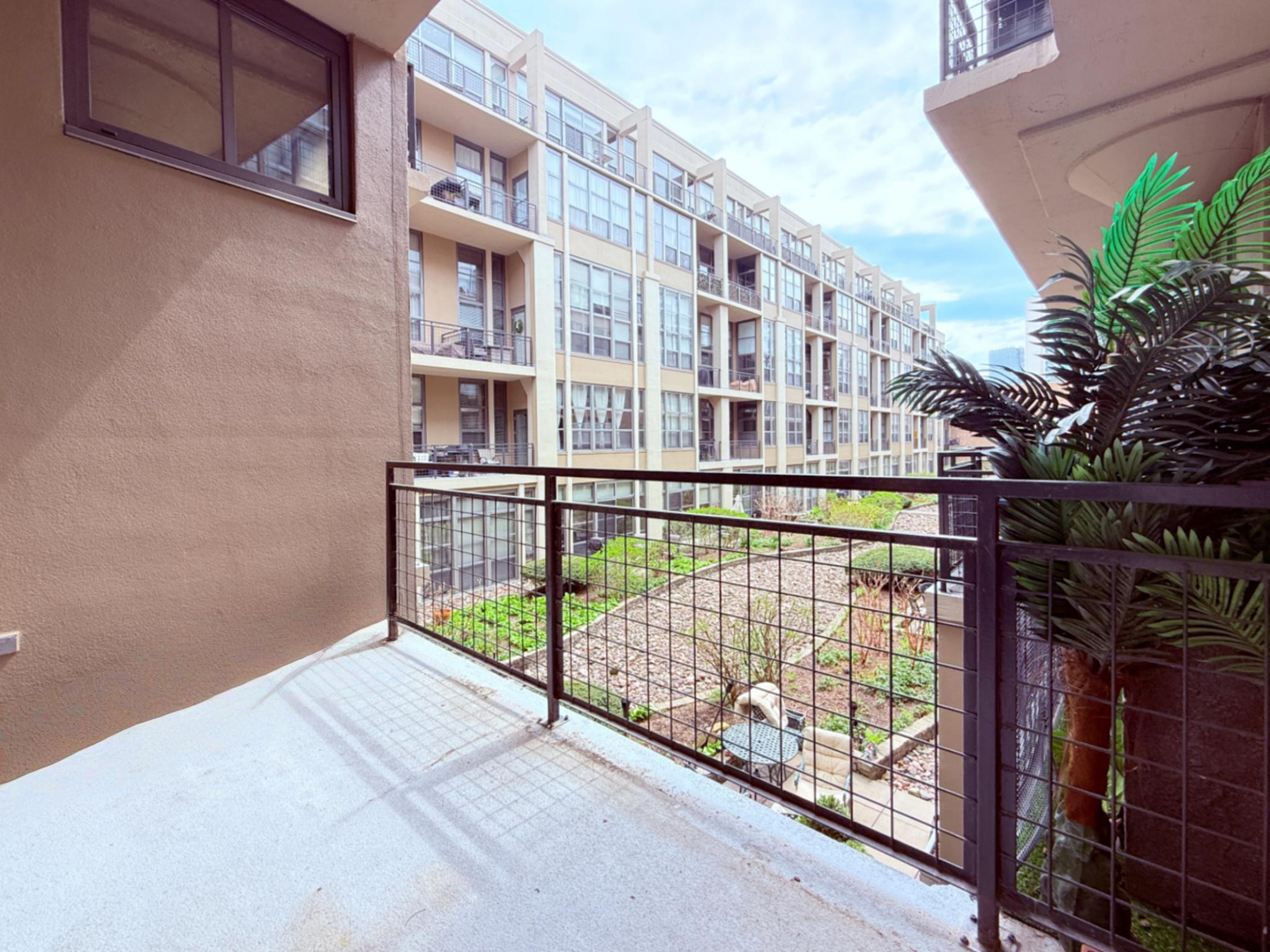 900 N KINGSBURY Street Unit: 835