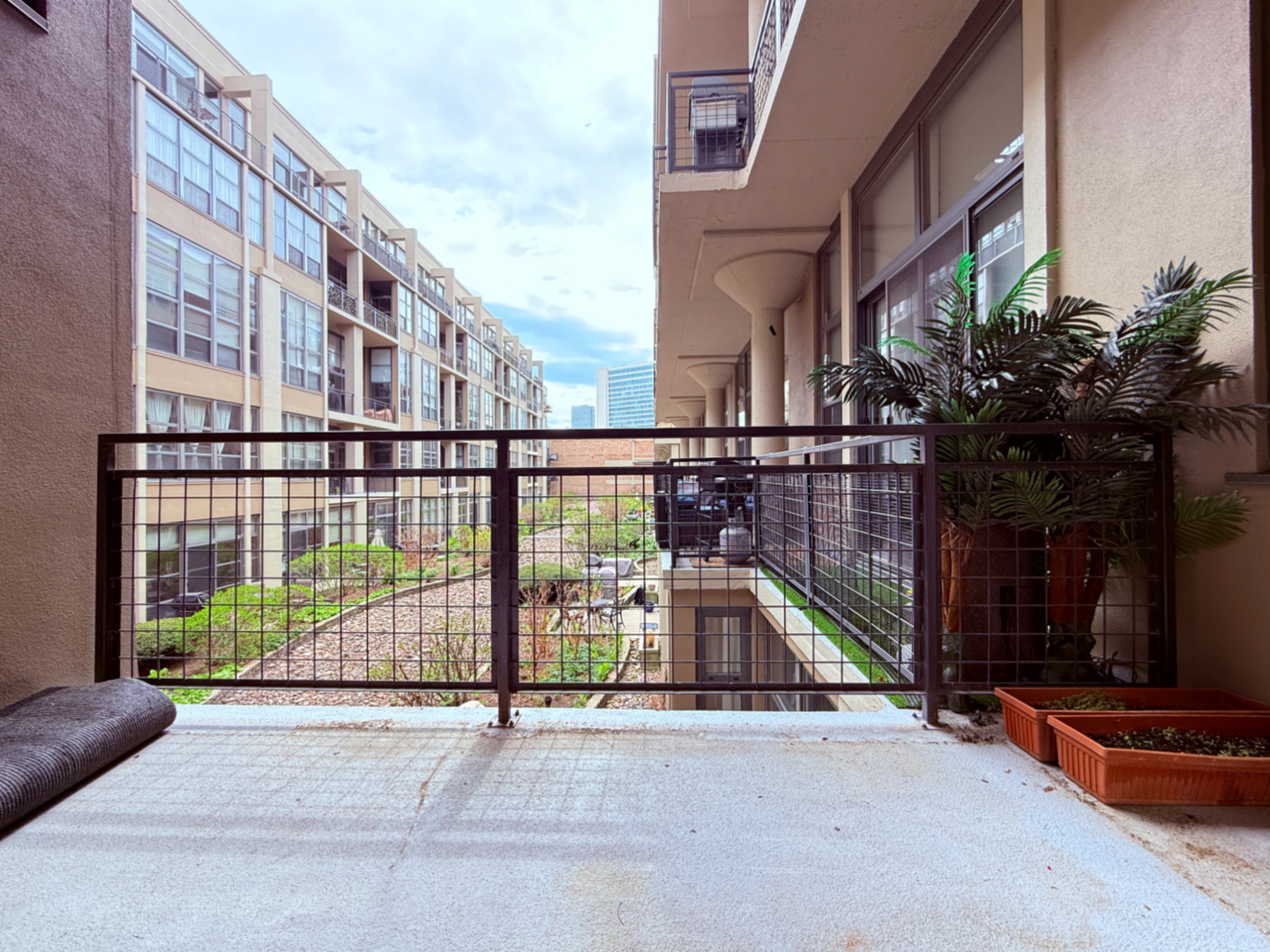 900 N KINGSBURY Street Unit: 835