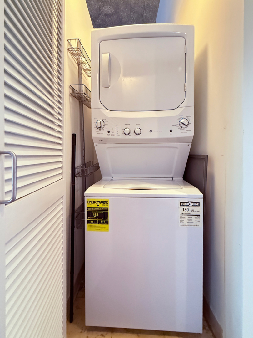 900 N KINGSBURY Street Unit: 835