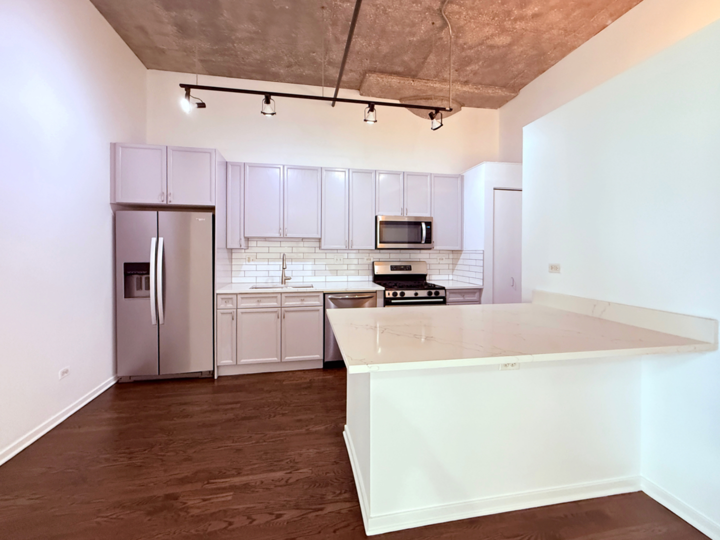 900 N KINGSBURY Street Unit: 835