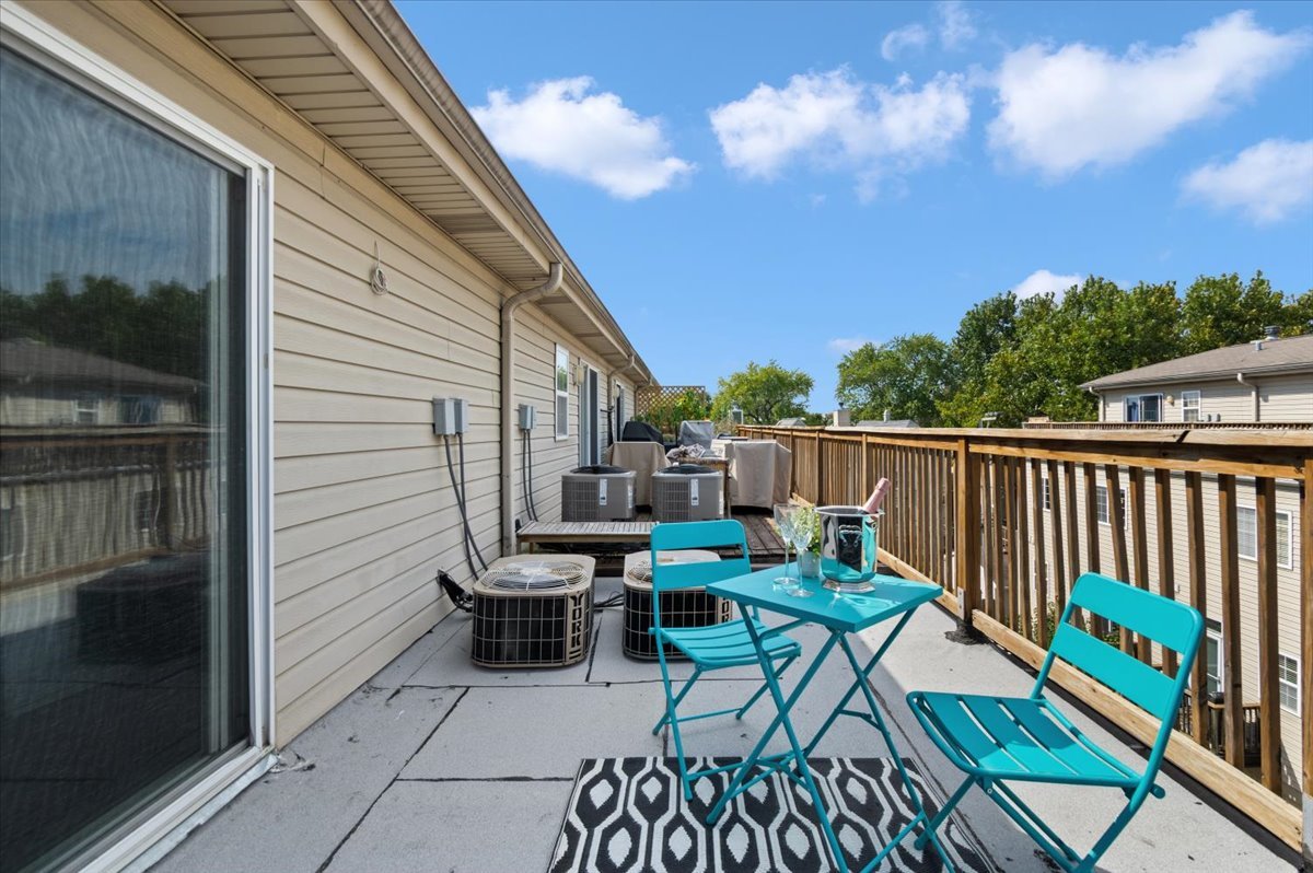 1816 N Rockwell Street Unit: C