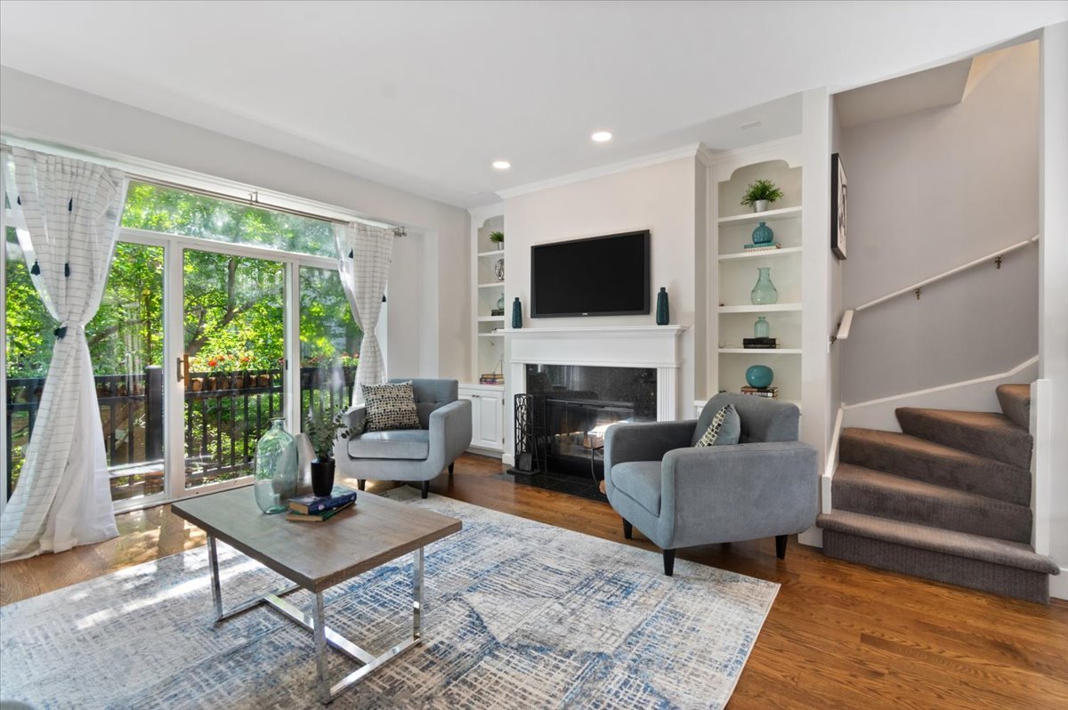 1816 N Rockwell Street Unit: C