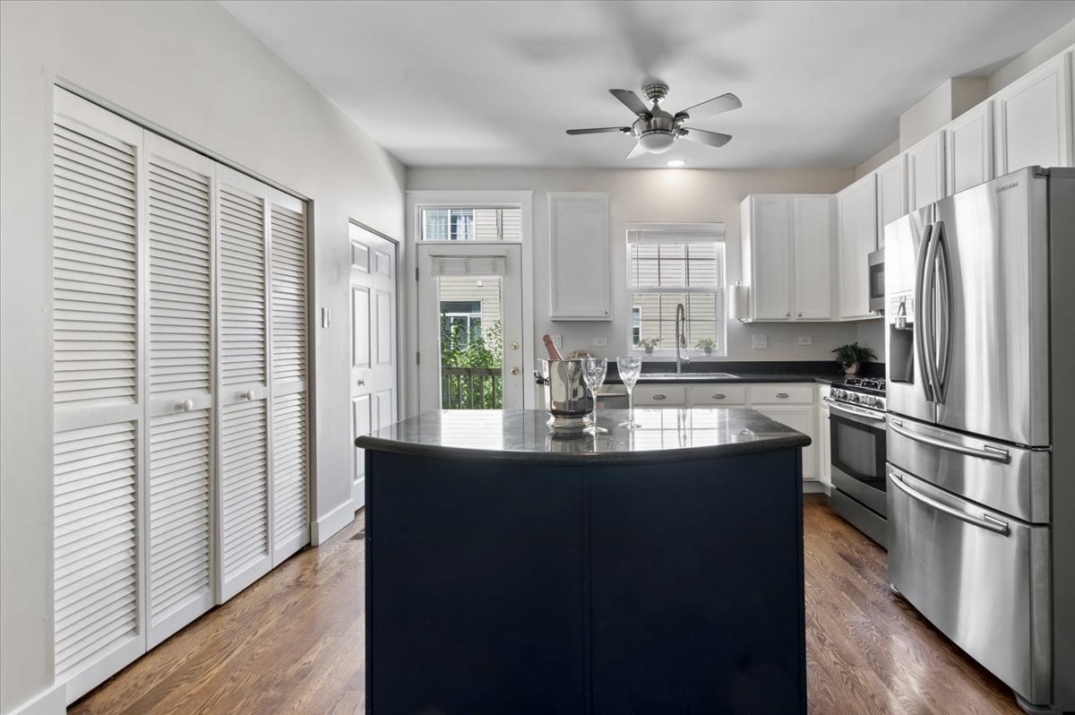 1816 N Rockwell Street Unit: C