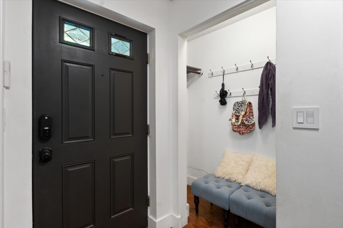 1816 N Rockwell Street Unit: C