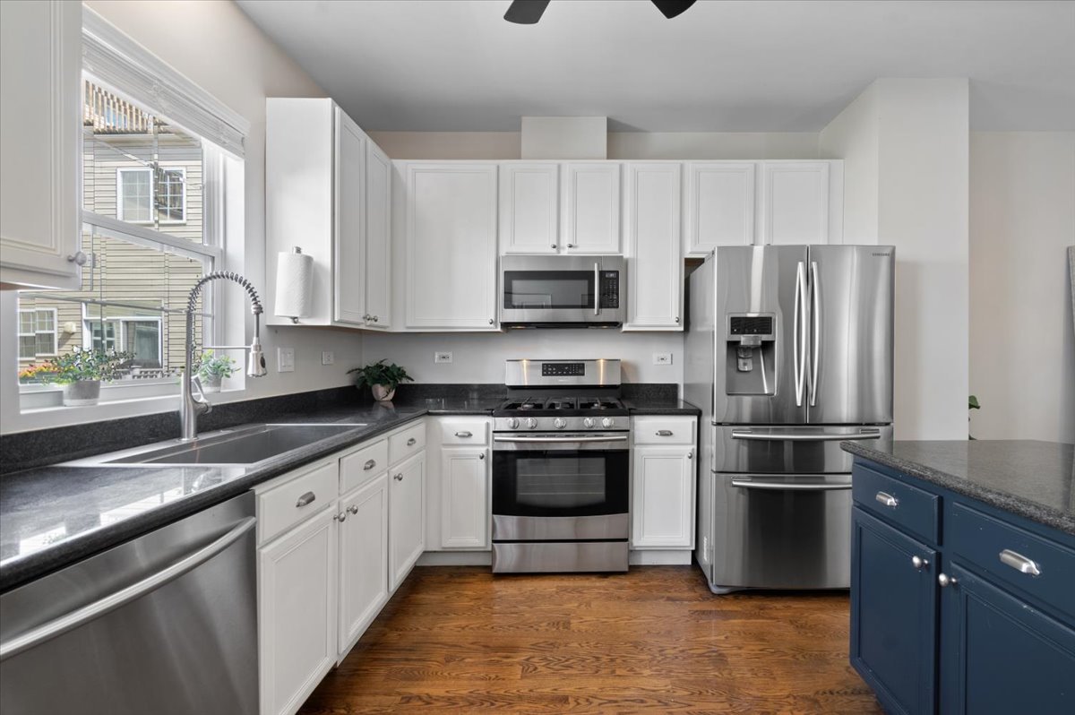 1816 N Rockwell Street Unit: C