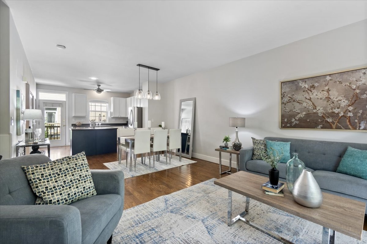 1816 N Rockwell Street Unit: C
