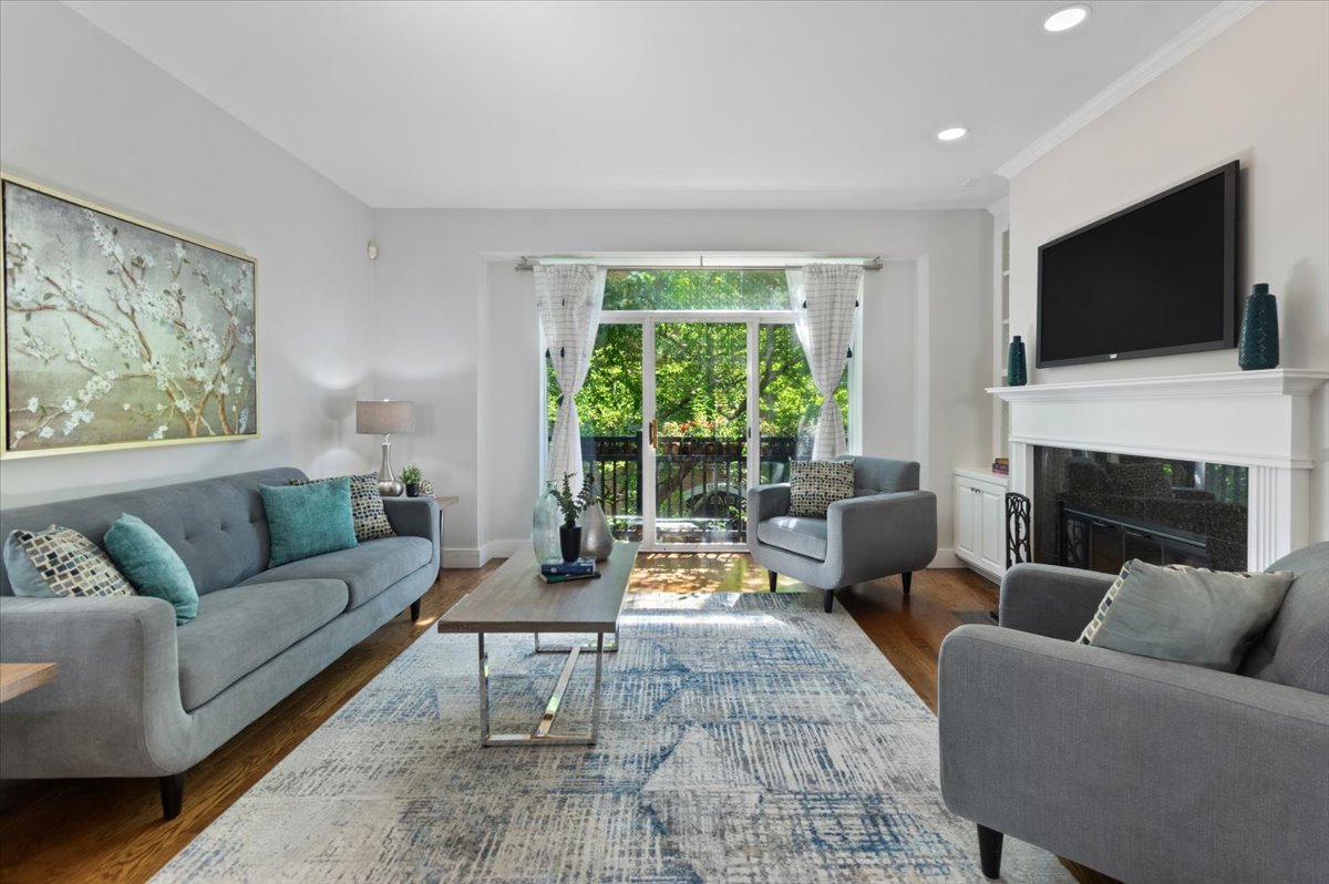1816 N Rockwell Street Unit: C