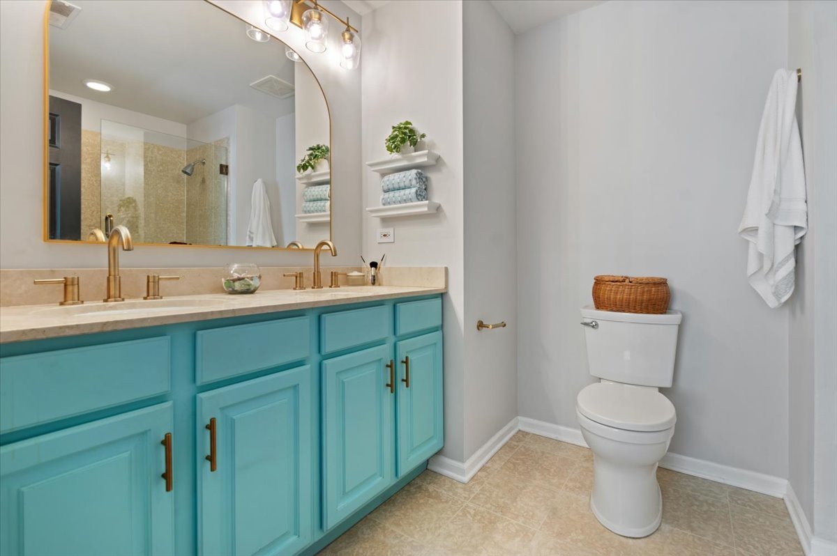 1816 N Rockwell Street Unit: C