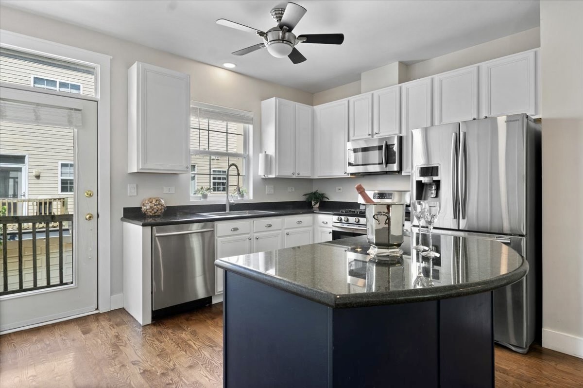 1816 N Rockwell Street Unit: C