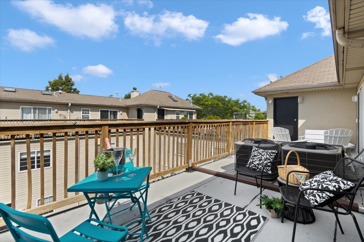 1816 N Rockwell Street Unit: C