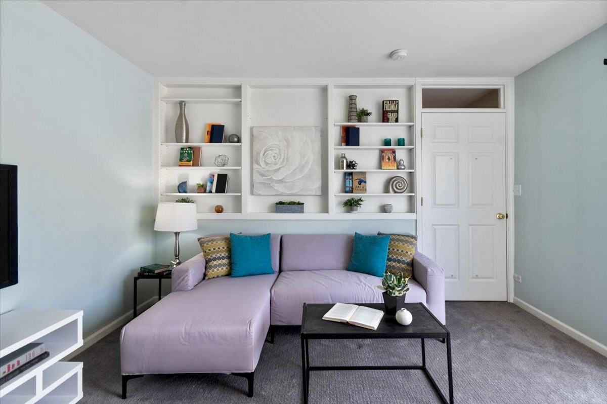 1816 N Rockwell Street Unit: C