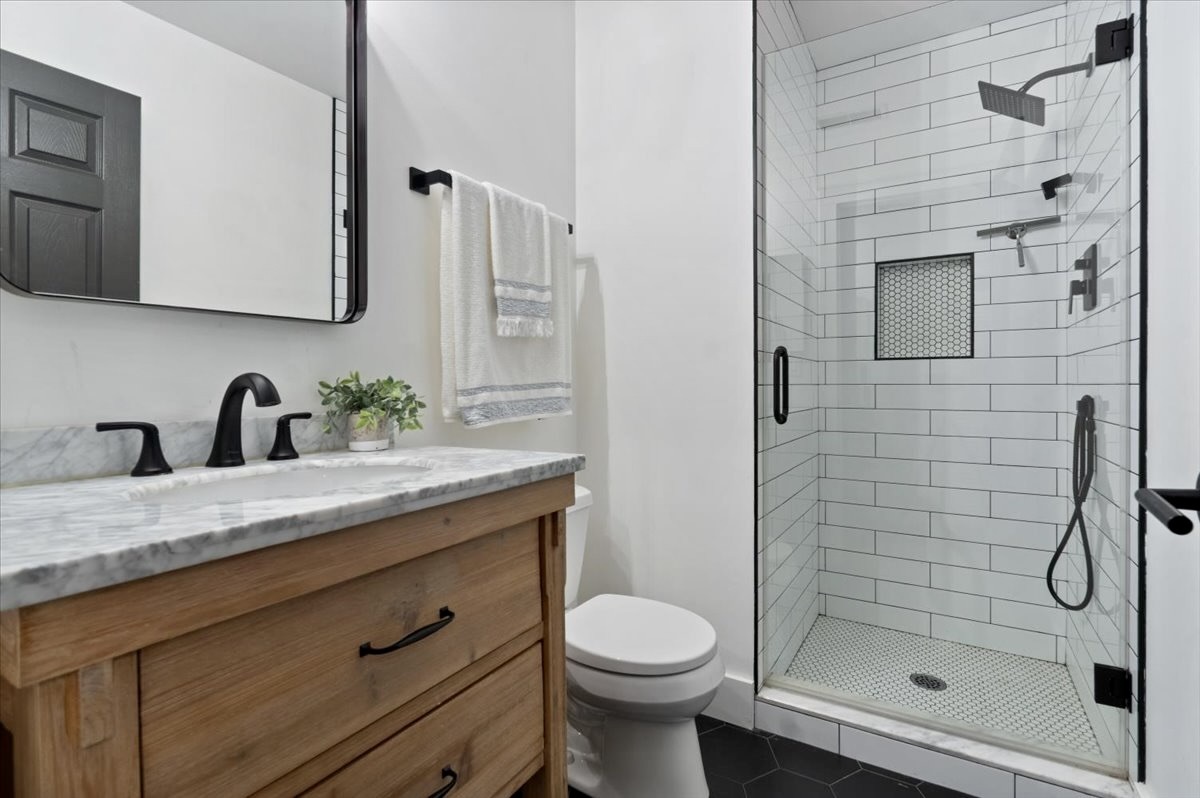1816 N Rockwell Street Unit: C