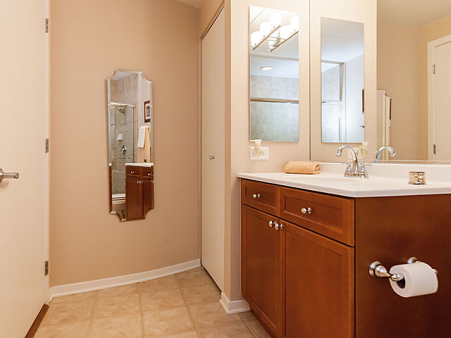 900 N KINGSBURY Street Unit: 777