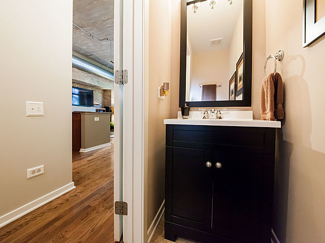 900 N KINGSBURY Street Unit: 777