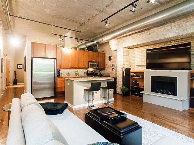 900 N KINGSBURY Street Unit: 777