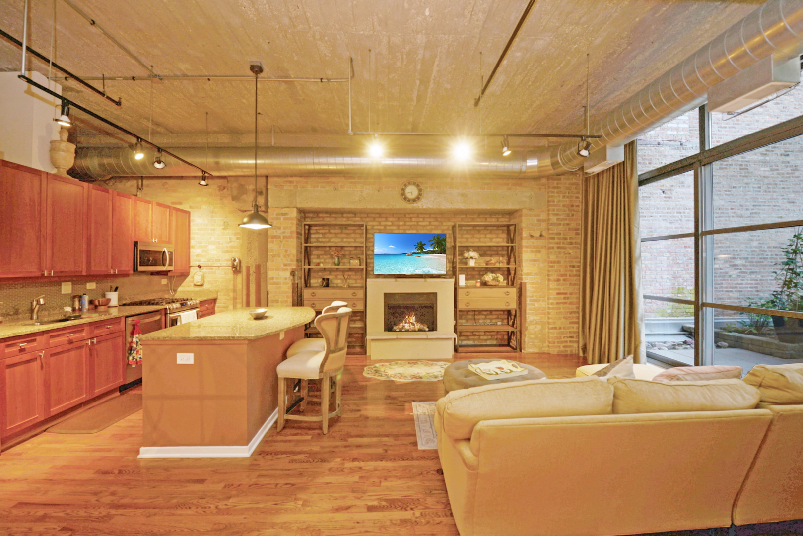 900 N KINGSBURY Street Unit: 777