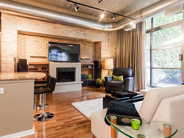 900 N KINGSBURY Street Unit: 777