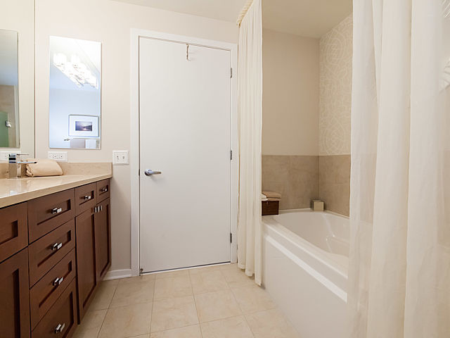 900 N KINGSBURY Street Unit: 777