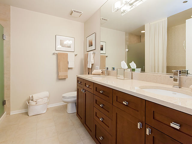 900 N KINGSBURY Street Unit: 777