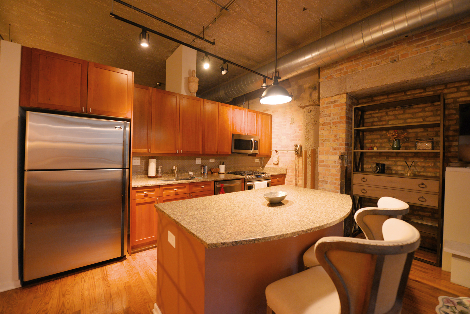 900 N KINGSBURY Street Unit: 777