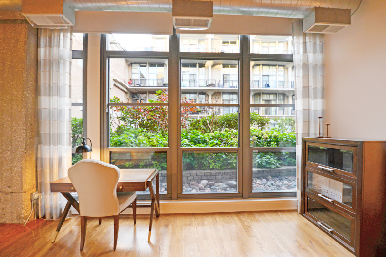 900 N KINGSBURY Street Unit: 777