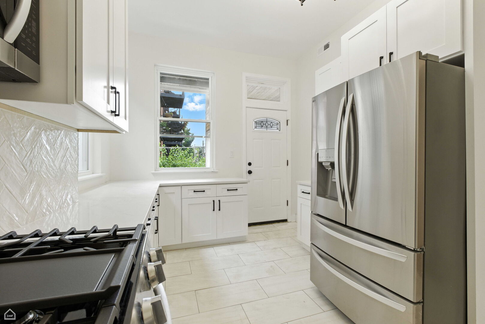 909 W Addison Street Unit: 2