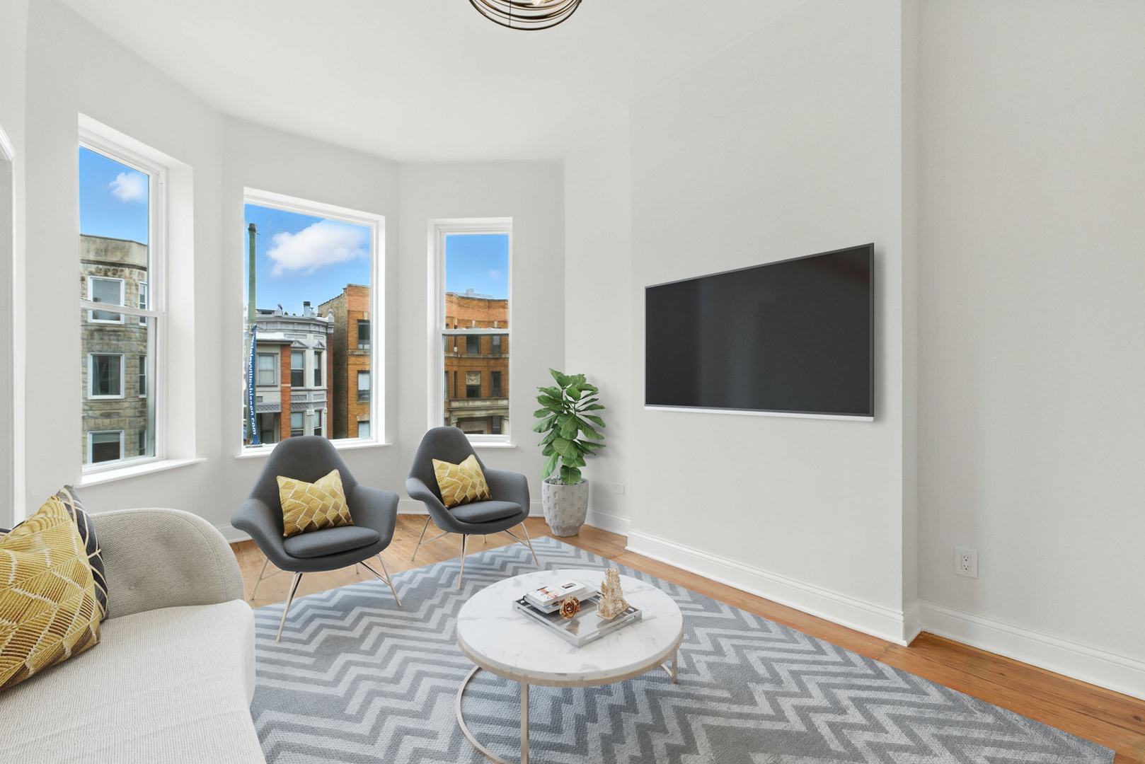 909 W Addison Street Unit: 2