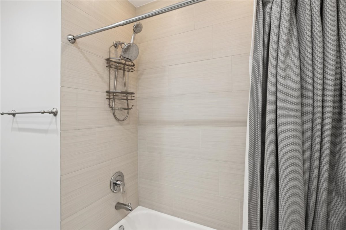 1931 N Damen Avenue Unit: 2S
