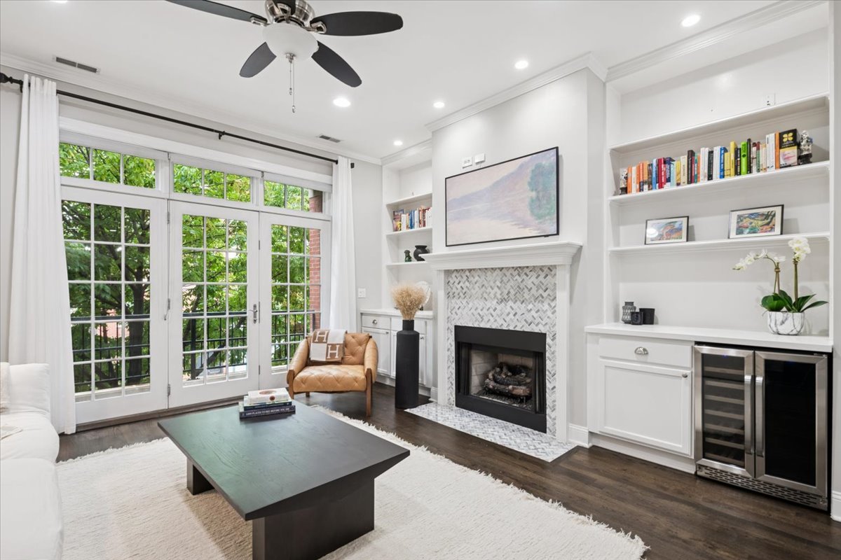 1931 N Damen Avenue Unit: 2S