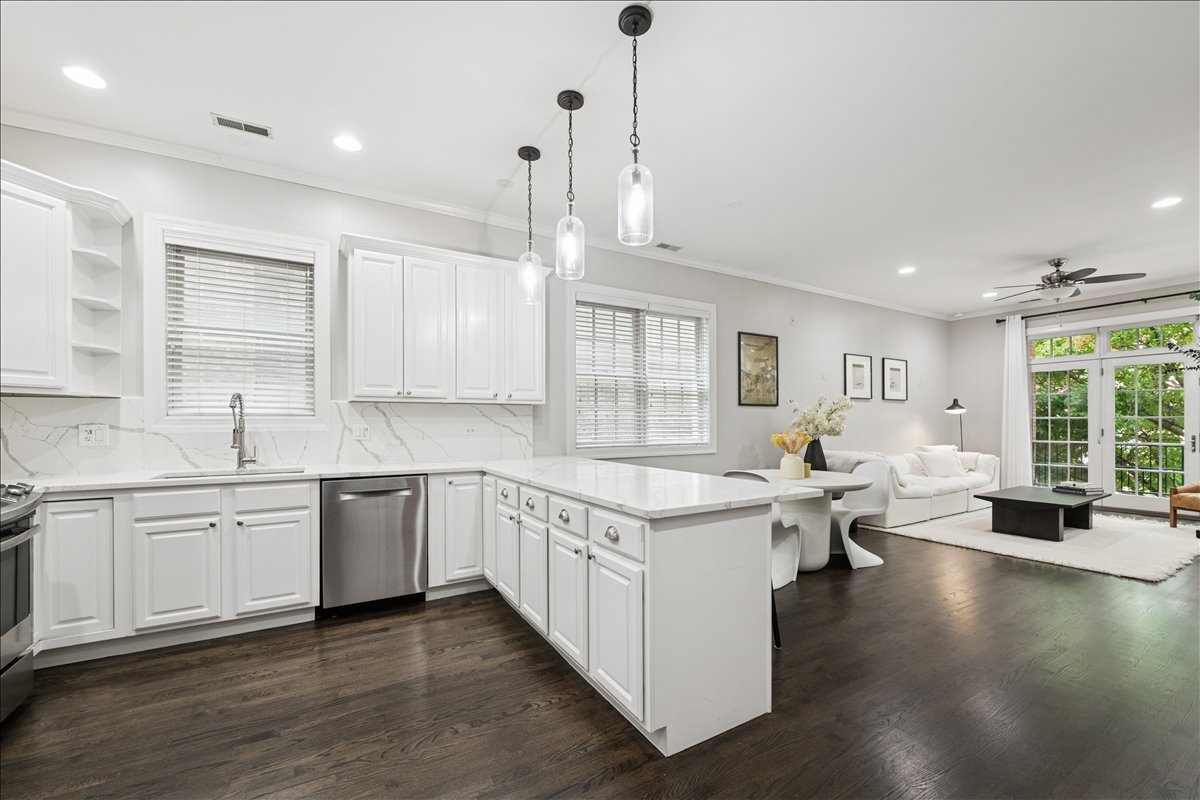 1931 N Damen Avenue Unit: 2S