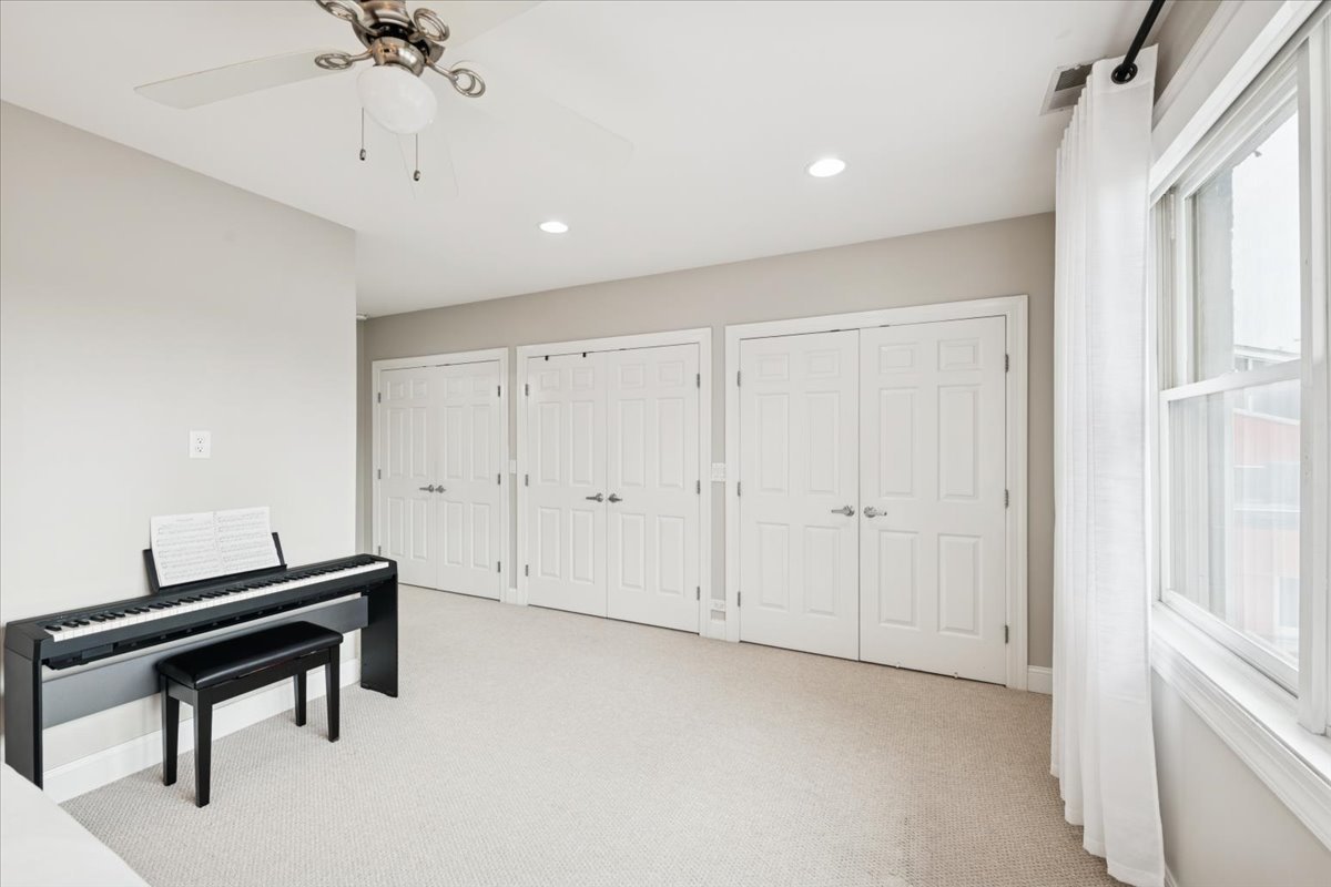 1931 N Damen Avenue Unit: 2S