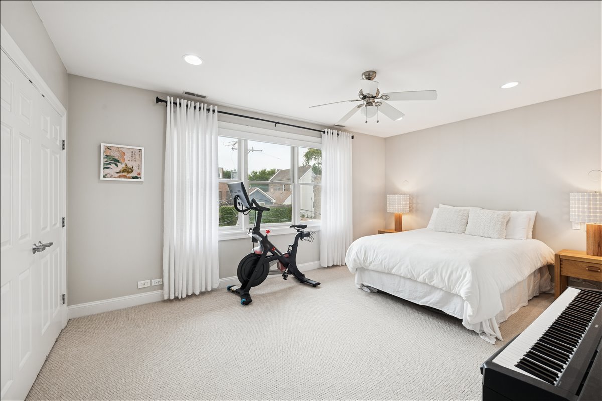 1931 N Damen Avenue Unit: 2S