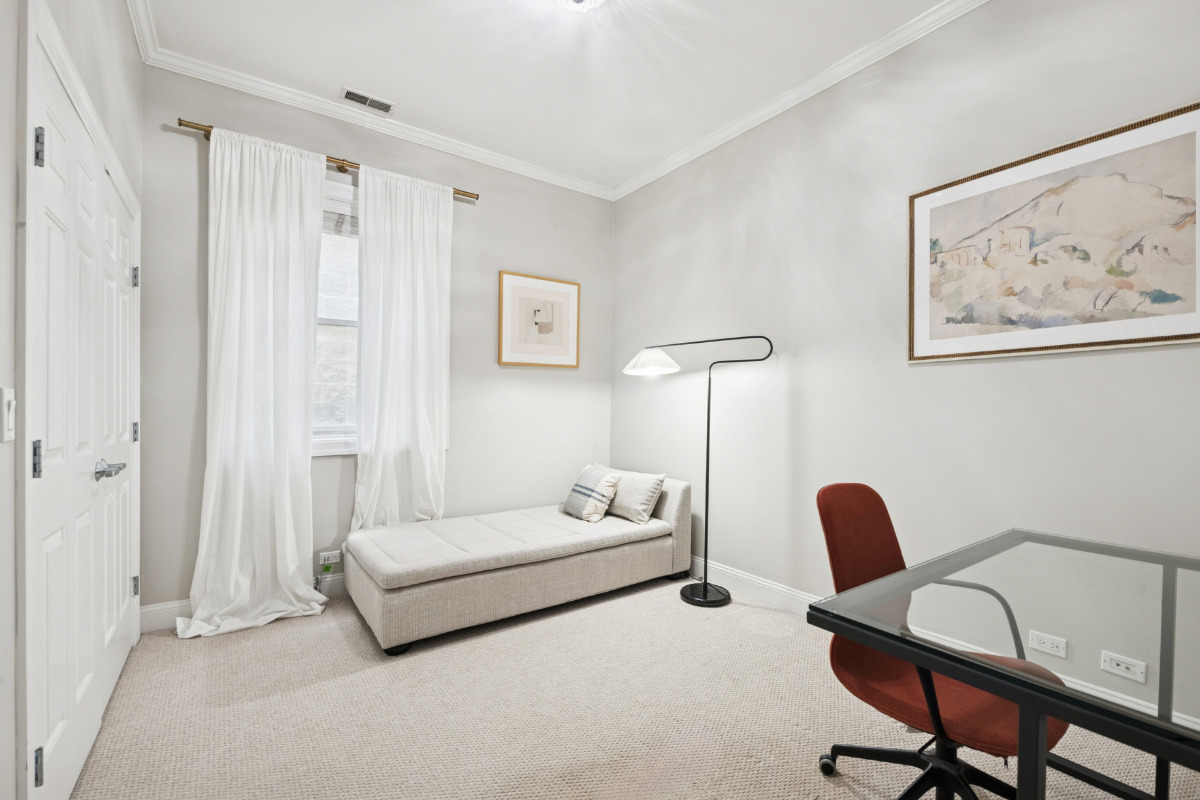 1931 N Damen Avenue Unit: 2S