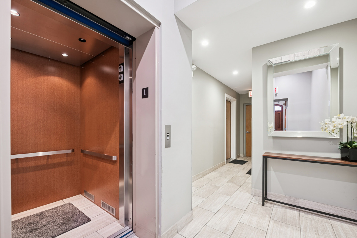 1931 N Damen Avenue Unit: 2S