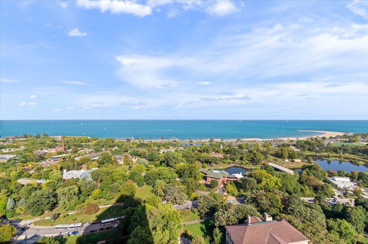 2020 N LINCOLN PARK WEST Unit: 30F