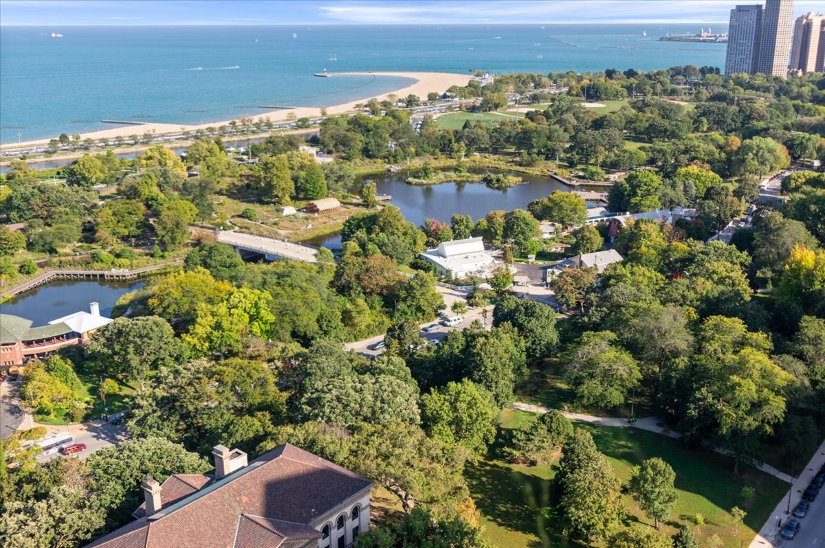 2020 N LINCOLN PARK WEST Unit: 30F