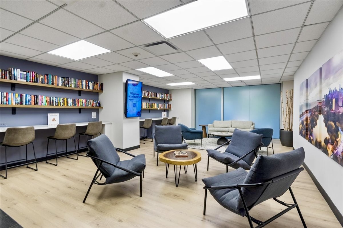 2020 N LINCOLN PARK WEST Unit: 30F