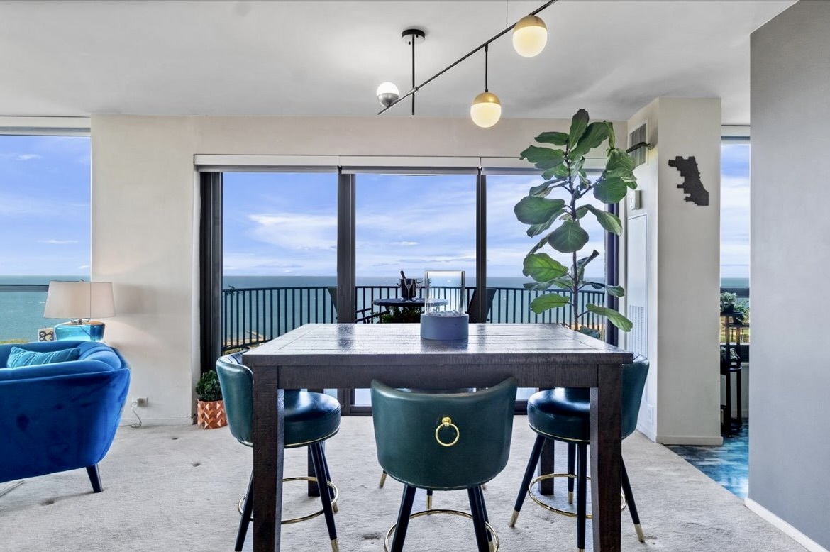 2020 N LINCOLN PARK WEST Unit: 30F